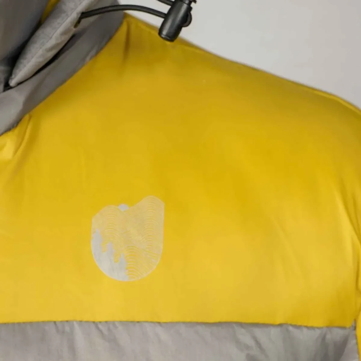 Thermochrome Color-Changing Ski Jacket — Warmth up to -10°C - View 4